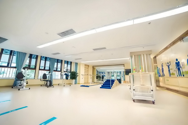 全日制大专积分入户深圳户口_2025暑期档大盘票房连续10天破亿 投资拒绝当初张兰能够仿佛
